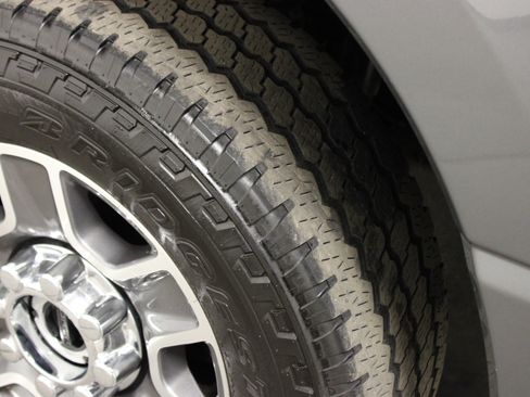 Used 2024 Ford F250 Lariat w/ FX4 Off-Road Package image 10