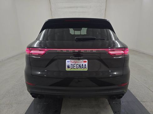 Used 2023 Porsche Cayenne Platinum Edition image 5