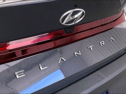 Certified 2023 Hyundai Elantra SEL FWD image 9