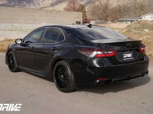 Used 2021 Toyota Camry SE image 8