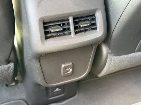 Used 2023 Chevrolet Equinox Premier AWD/4WD image 25
