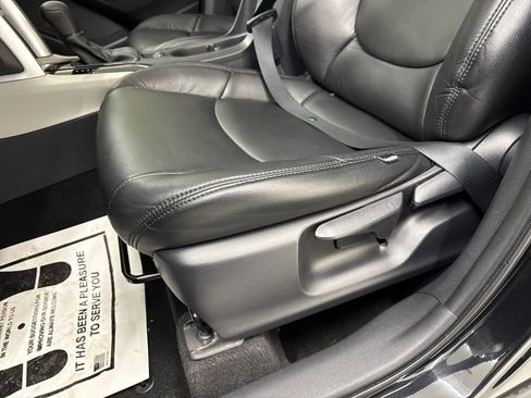 Used 2023 Toyota Corolla Cross L image 12