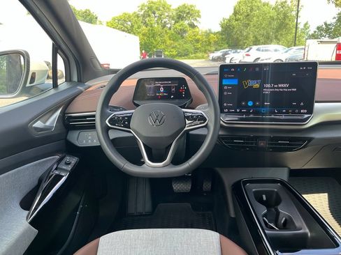 Certified 2025 Volkswagen ID.4 Pro AWD/4WD image 17