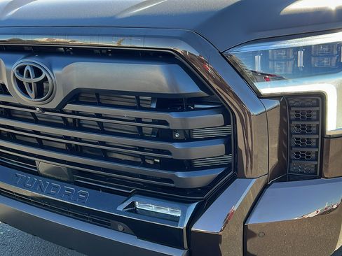 Used 2025 Toyota Tundra Limited AWD/4WD image 10