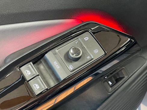 Used 2023 Volkswagen ID.4 Pro S image 19