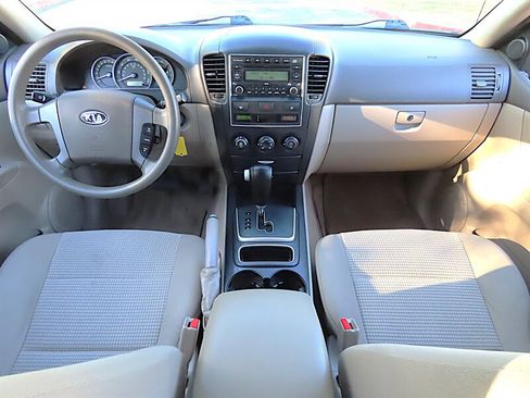 Used 2009 Kia Sorento LX RWD image 11