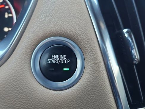 Used 2023 Chevrolet Traverse Premier image 17