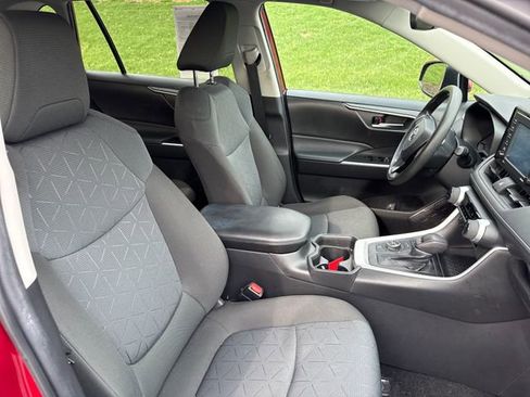Used 2021 Toyota RAV4 XLE w/ Convenience Package image 13