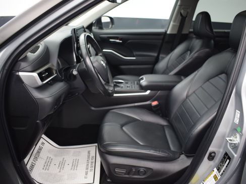Used 2022 Toyota Highlander XLE image 16