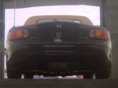 Used 2000 MAZDA MX-5 Miata image 7