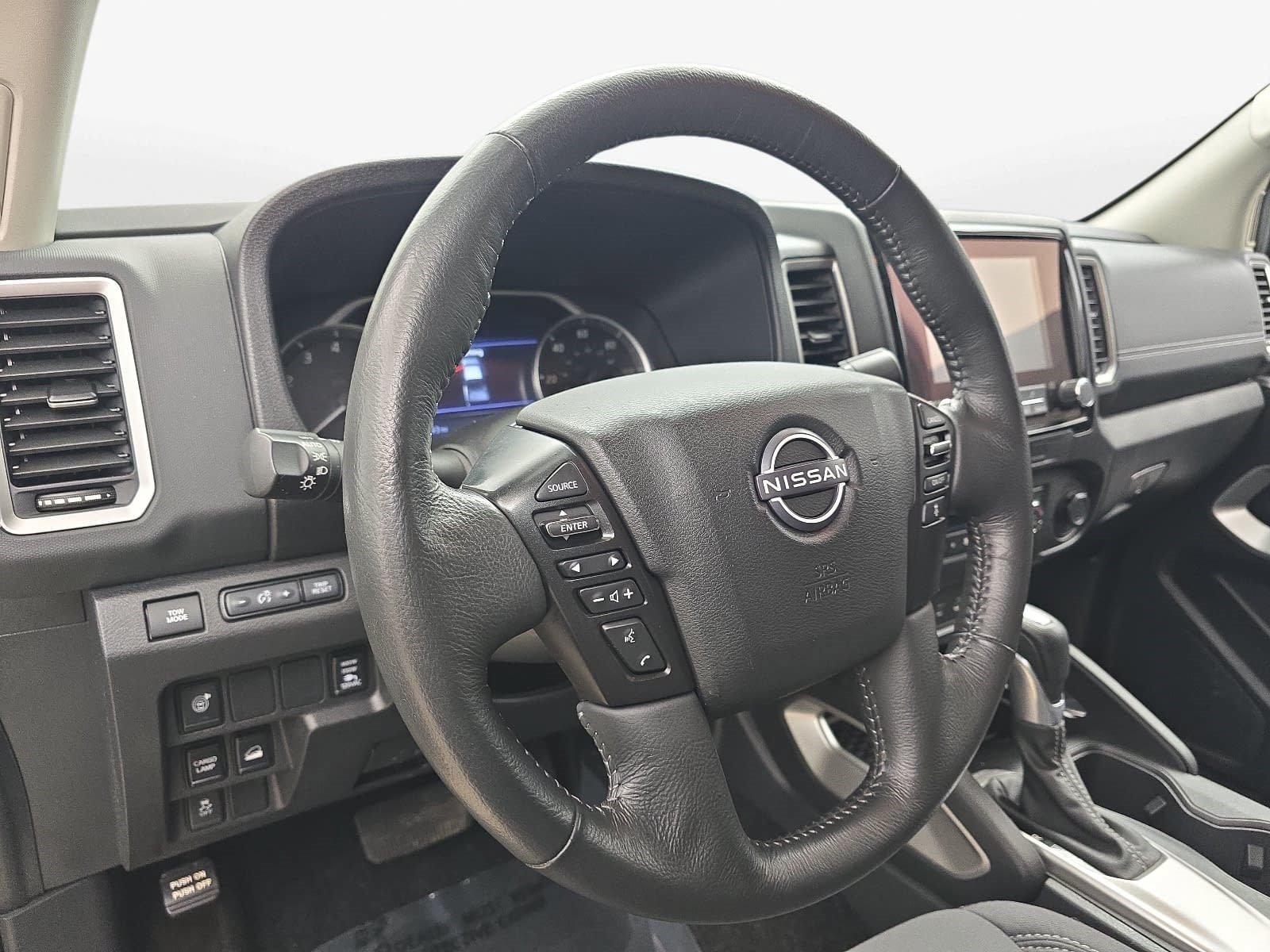 Used 2024 Nissan Frontier SV w/ Hardbody Edition AWD/4WD image 13