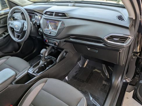 Used 2023 Chevrolet TrailBlazer LT FWD image 28