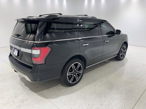 Used 2021 Ford Expedition Limited image 4