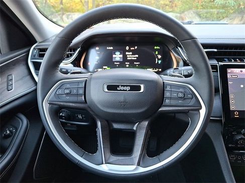 Used 2022 Jeep Grand Cherokee Limited 4xe image 17