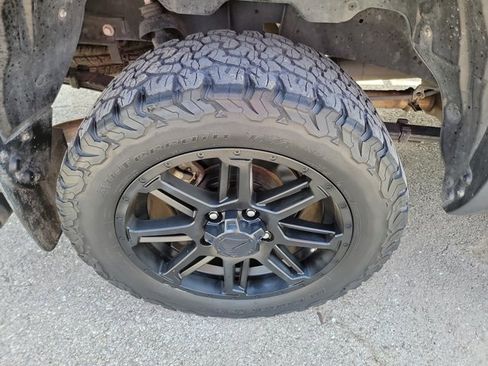 Used 2017 Toyota Tundra SR5 w/ SR5 Upgrade Package RWD image 11