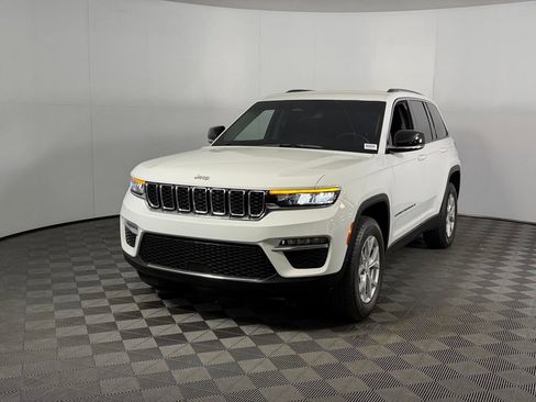 Certified 2023 Jeep Grand Cherokee Limited w/ Trailer Tow Prep Group (B) RWD image 9