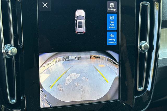 Certified 2025 Volvo XC40 B5 Core AWD/4WD image 22