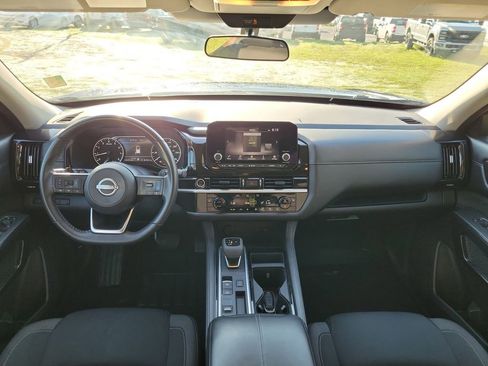 Used 2024 Nissan Pathfinder SV FWD image 28