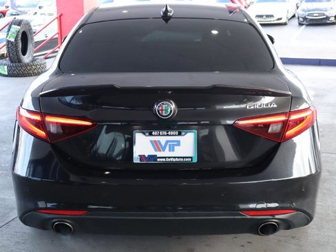 Used 2017 Alfa Romeo Giulia image 6