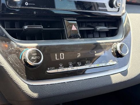 Used 2022 Toyota Corolla LE w/ Carpet Mat Package (TMS) FWD image 8