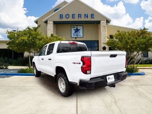 Used 2025 Chevrolet Colorado W/T w/ Advanced Trailering Package AWD/4WD image 3