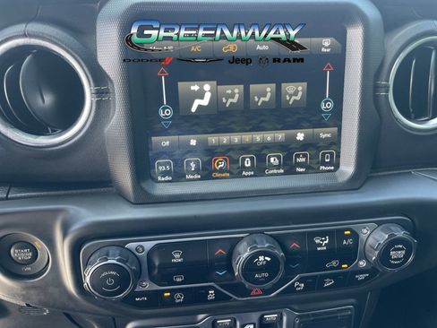 Used 2018 Jeep Wrangler Unlimited Sahara AWD/4WD image 24