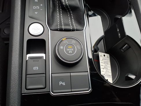 Used 2021 Volkswagen Atlas SEL R-Line image 25