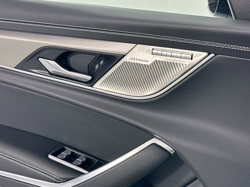 Certified 2024 Jaguar XF R-Dynamic SE image 17