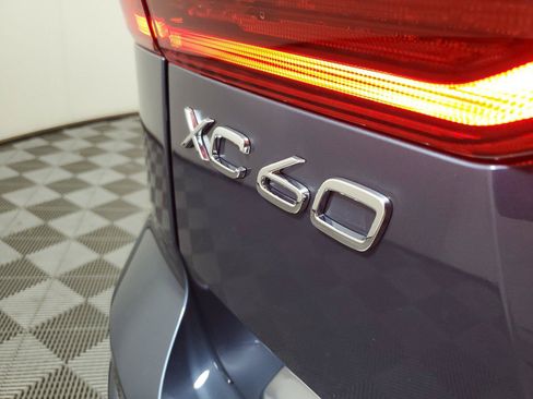 New 2027 Volvo XC60 B5 Plus AWD/4WD image 8