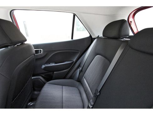 Used 2024 Hyundai Venue SE FWD image 13