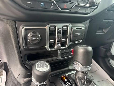 Used 2023 Jeep Wrangler Unlimited Sahara w/ Cold Weather Group AWD/4WD image 24