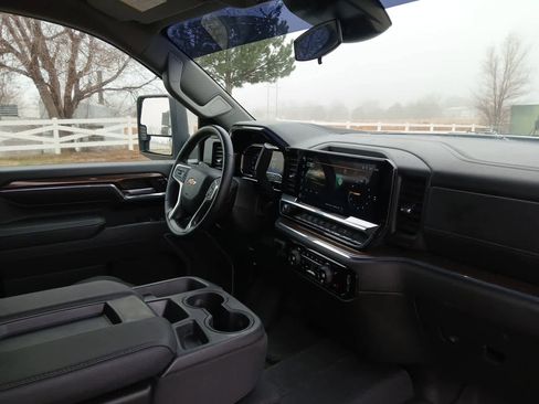 Used 2024 Chevrolet Silverado 2500 LT image 47