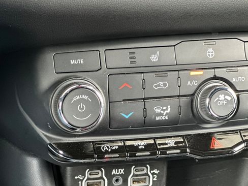 Used 2024 Dodge Durango SXT image 68