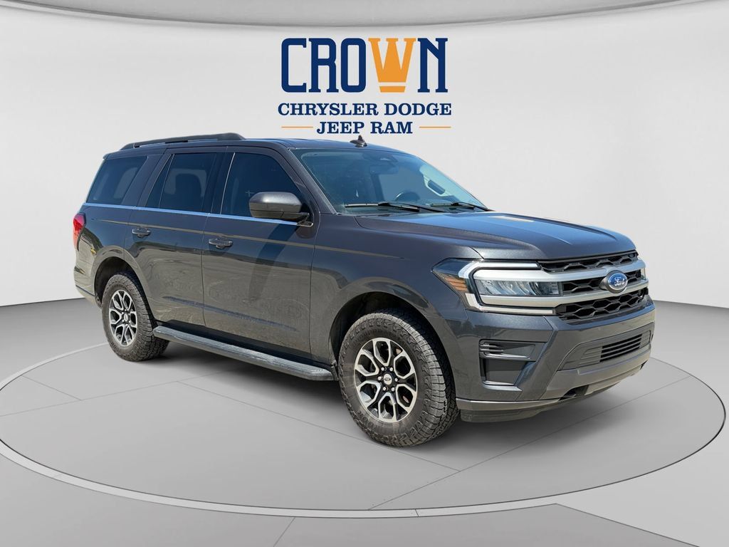 Used 2023 Ford Expedition XLT AWD/4WD image 1