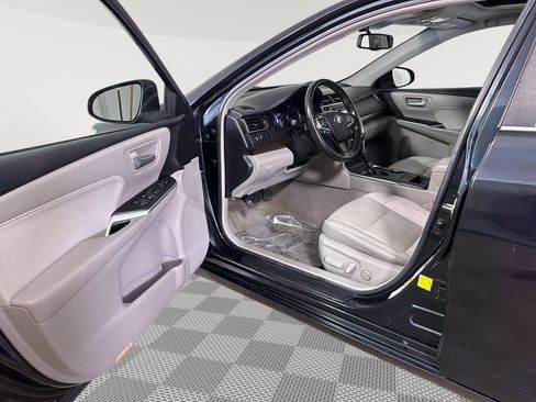 Used 2015 Toyota Camry XLE w/ Moonroof Package FWD image 2