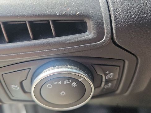 Used 2018 Ford Focus SE FWD image 14