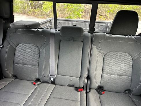 Used 2025 RAM 1500 Big Horn AWD/4WD image 32