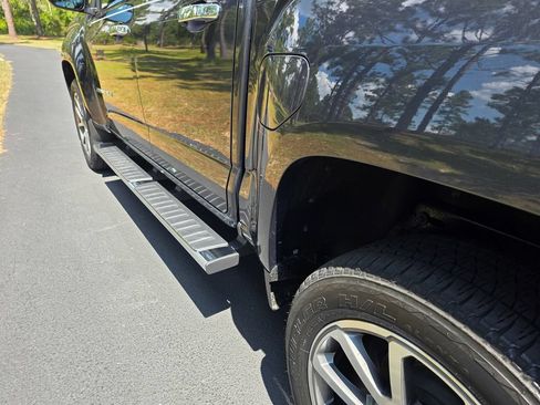 Used 2022 GMC Canyon Denali RWD image 10