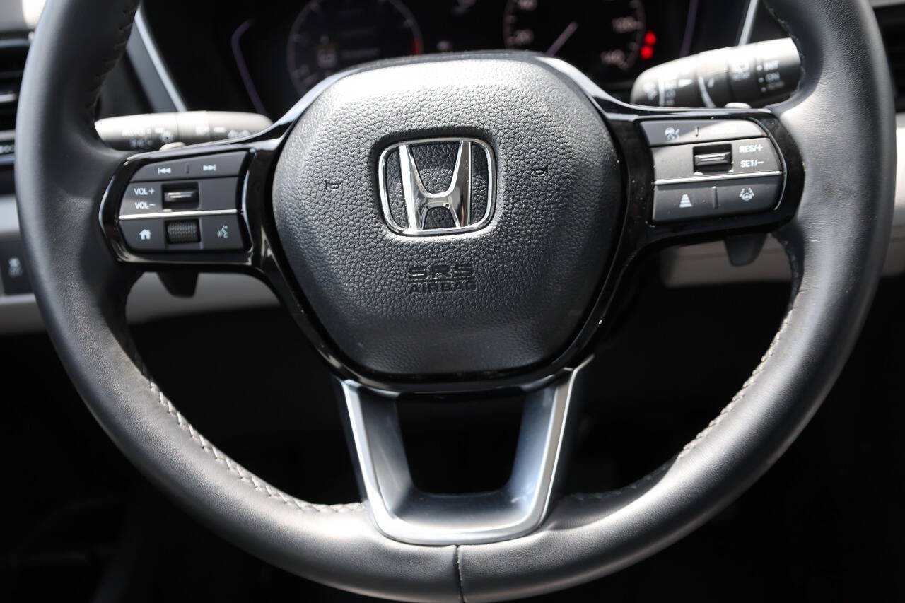 Used 2025 Honda Pilot Touring image 19
