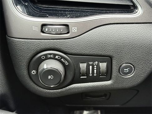 Used 2020 Jeep Cherokee Limited image 22