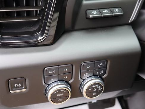 Used 2025 GMC Sierra 1500 AT4 w/ AT4 Premium Package AWD/4WD image 18