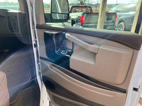 Used 2019 Chevrolet Express 2500 Extended w/ Enhanced Convenience Package image 14