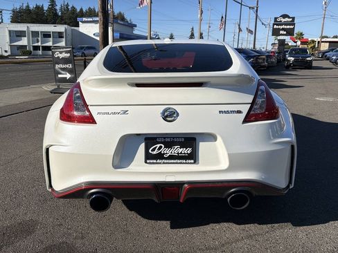 Used 2016 Nissan 370Z NISMO RWD image 6