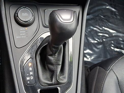 Used 2020 Jeep Cherokee Limited image 14