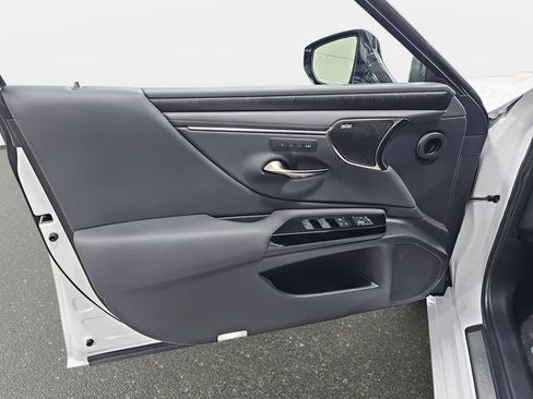 Used 2023 Lexus ES 250 w/ Protection Package (P2) AWD/4WD image 29