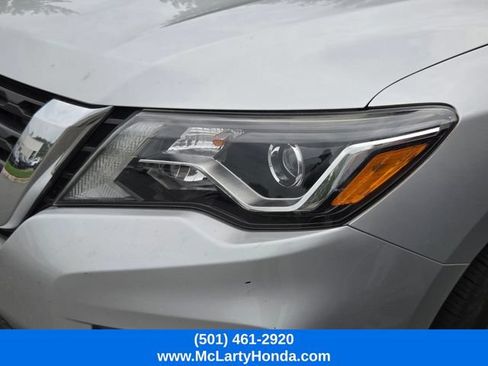 Used 2019 Nissan Pathfinder SL FWD image 10