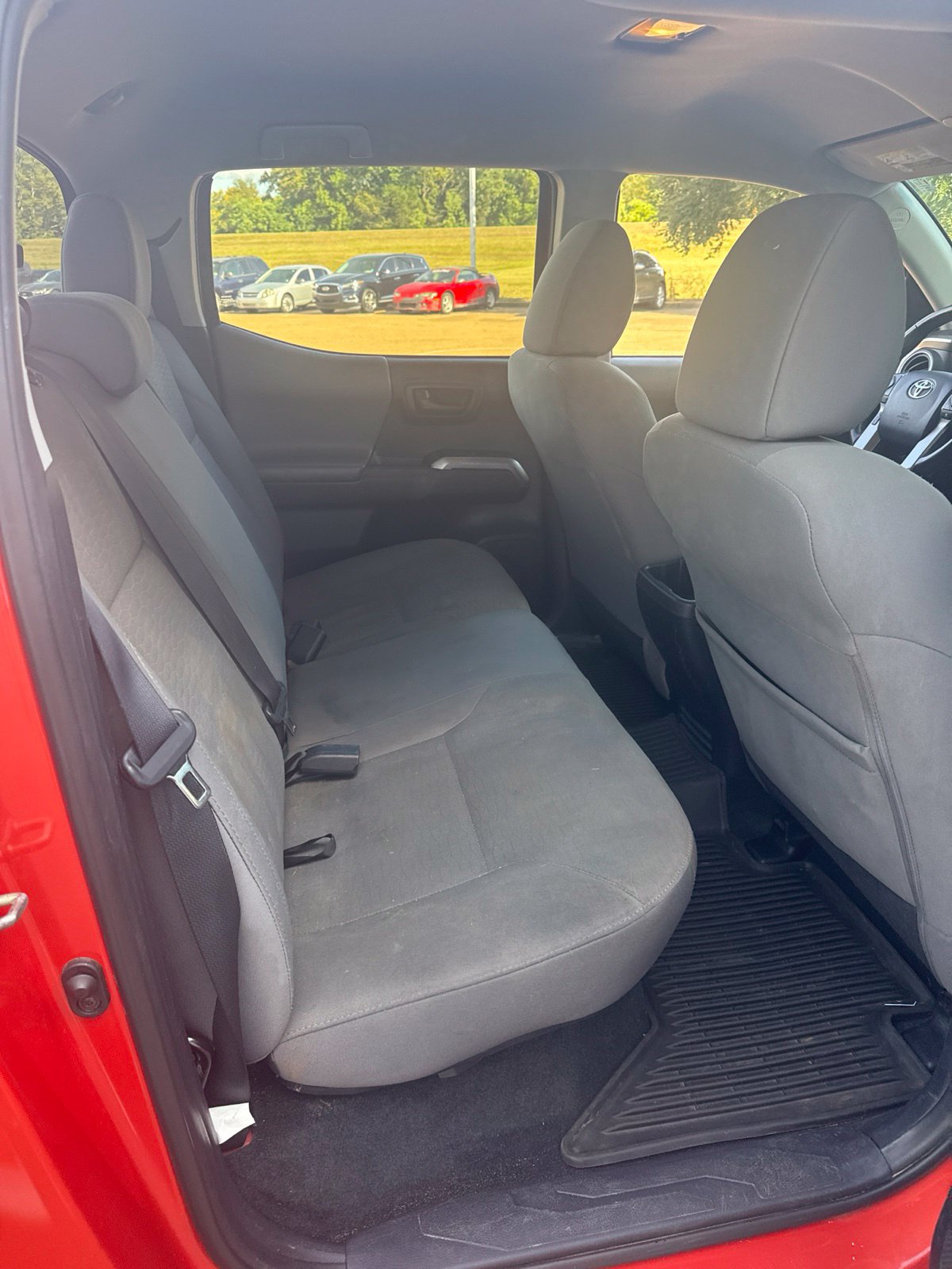 Used 2017 Toyota Tacoma SR5 w/ Tow Package RWD image 11