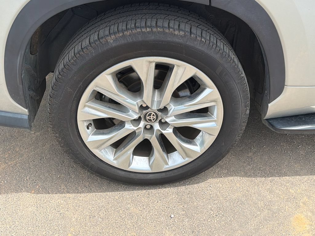 Used 2020 Toyota Highlander Limited FWD image 17