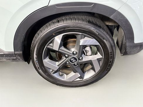 Used 2025 Hyundai Venue SEL FWD image 11