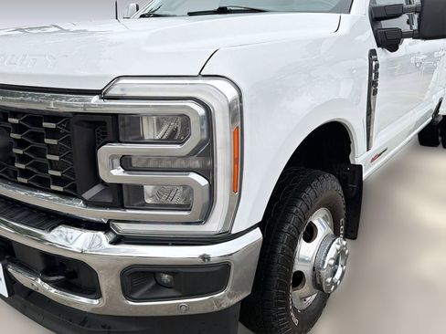 Used 2023 Ford F350 Lariat w/ Lariat Ultimate Package AWD/4WD image 11